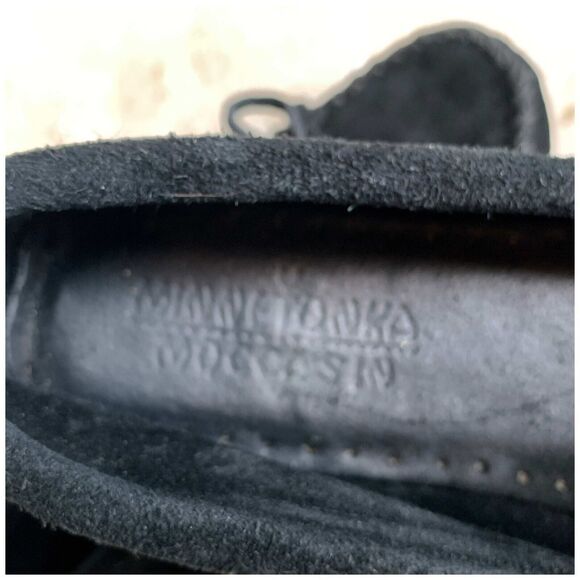 Minnetonka Moccasins Womens Size 7 Black Suede Leather Shoes Fringed Hard Sole - Picture 8 of 10